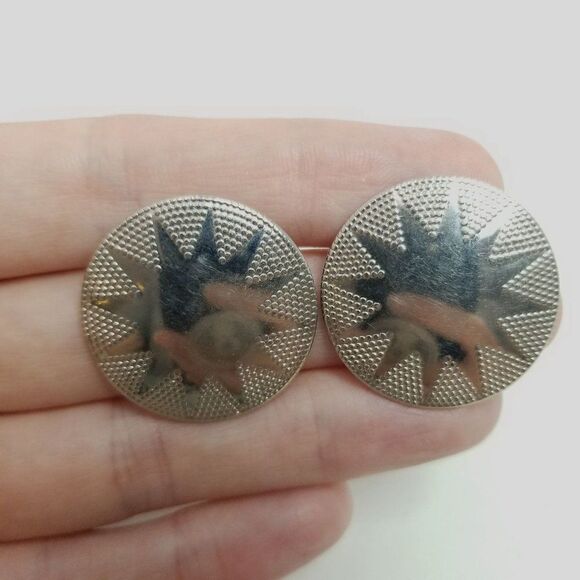 Vintage Silver Tone Starburst Design Stud Earrings, Round Shape, Retro 80s Style - Picture 6 of 6